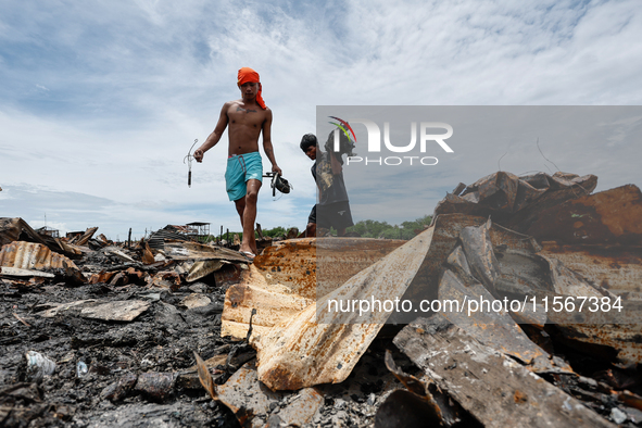 People look for salvageable items among the rubble of damaged houses following a huge fire that engulfs at least 800 houses in Bacoor, Cavit...