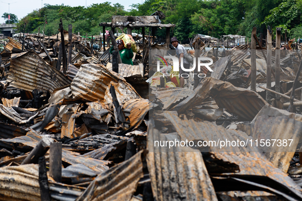 People look for salvageable items among the rubble of damaged houses following a huge fire that engulfs at least 800 houses in Bacoor, Cavit...