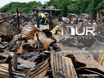 People look for salvageable items among the rubble of damaged houses following a huge fire that engulfs at least 800 houses in Bacoor, Cavit...