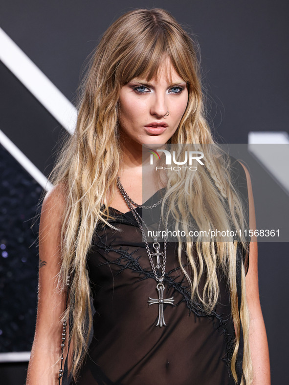 Victoria De Angelis arrives at the 2024 MTV Video Music Awards held at UBS Arena on September 11, 2024 in Elmont, New York, United States. 