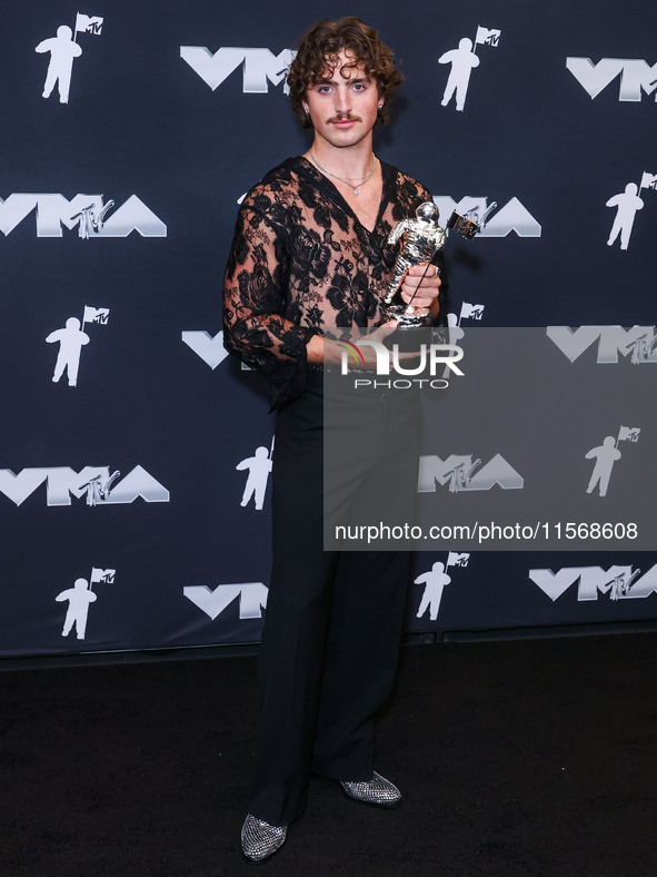 Benson Boone, winner of the Best Alternative Video award for 'Beautiful Things' poses in the press room at the 2024 MTV Video Music Awards h...