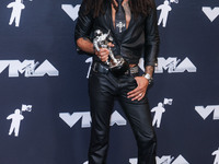 Lenny Kravitz, winner of the Best Rock award for 'Human' poses in the press room at the 2024 MTV Video Music Awards held at UBS Arena on Sep...