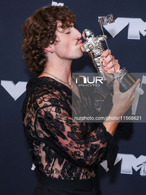 Benson Boone, winner of the Best Alternative Video award for 'Beautiful Things' poses in the press room at the 2024 MTV Video Music Awards h...