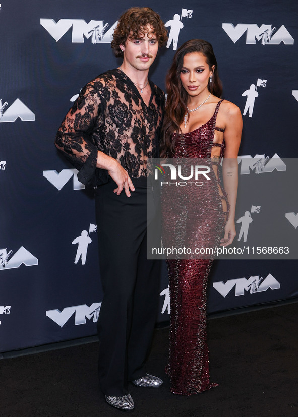 Benson Boone and Anitta pose in the press room at the 2024 MTV Video Music Awards held at UBS Arena on September 11, 2024 in Elmont, New Yor...