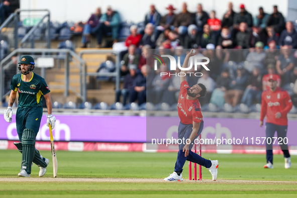 #25, Saqib Mahmoud of England bowls during the Second Vitality T20 International match between England and Australia at Sofia Gardens in Car...