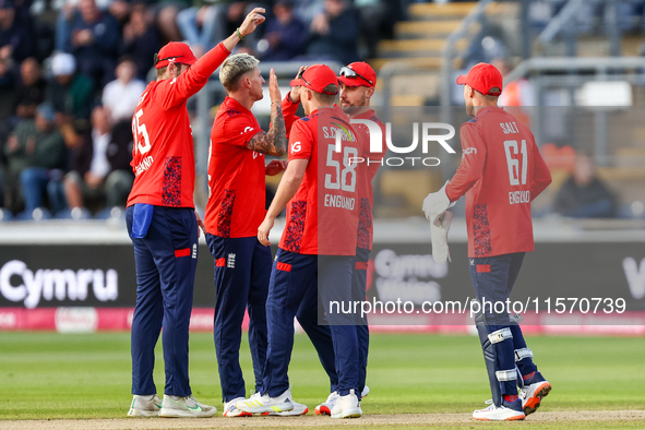 #92, Brydon Carse of England (2nd left) celebrates taking the wicket of #62, Travis Head of Australia during the Second Vitality T20 Interna...