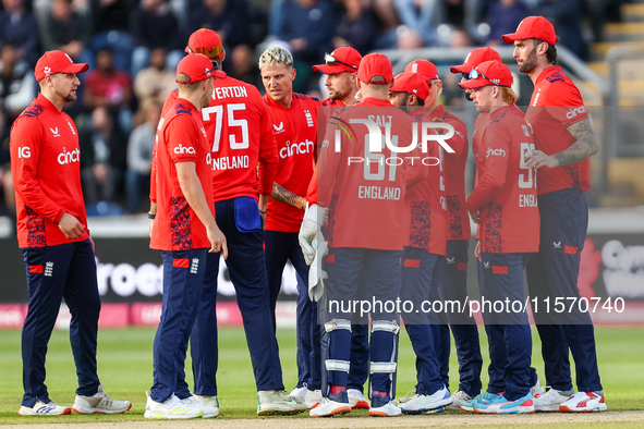 #92, Brydon Carse of England (center - facing camera) celebrates the opening wicket with teammates during the Second Vitality T20 Internatio...