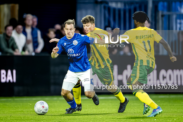 FC Den Bosch player Rik Mulders and ADO Den Haag player Joel Ideho during the match between Den Bosch and ADO at De Vliert for the Keuken Ka...