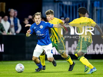 FC Den Bosch player Rik Mulders and ADO Den Haag player Joel Ideho during the match between Den Bosch and ADO at De Vliert for the Keuken Ka...