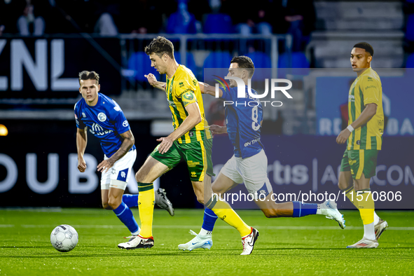 ADO Den Haag player Jari Vlak and FC Den Bosch player Torles Knoll during the match between Den Bosch and ADO at De Vliert for the Keuken Ka...