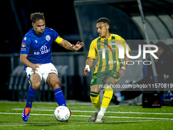 FC Den Bosch player Victor van den Bogaert and ADO Den Haag player Steven van der Sloot during the match between Den Bosch and ADO at De Vli...