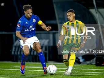 FC Den Bosch player Victor van den Bogaert and ADO Den Haag player Steven van der Sloot during the match between Den Bosch and ADO at De Vli...