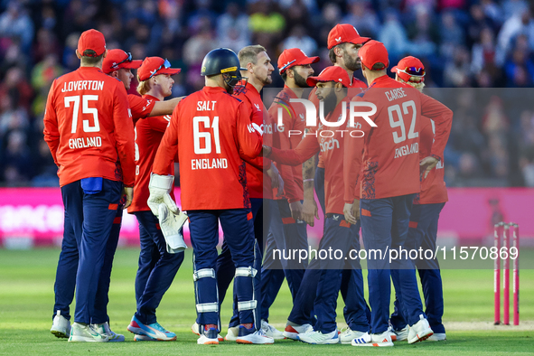 #23, Liam Livingstone of England (center facing right), celebrates taking the wicket of #23, Jake Fraser-McGurk of Australia, caught by #75,...