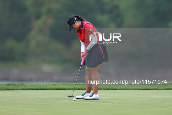 GAINESVILLE, VIRGINIA - SEPTEMBER 13: Lilia Vu of Team USA putts on the 9th green during Day One of the Solheim Cup at Robert Trent Jones Go...