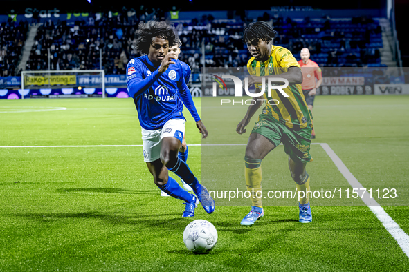 FC Den Bosch player Sheddy Barglan and ADO Den Haag player Joel Ideho during the match between Den Bosch and ADO at De Vliert for the Keuken...