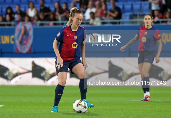 Keira Walsh plays during the match between FC Barcelona Women and Real Sociedad Women, corresponding to week 2 of the Liga F, at the Johan C...