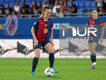 Keira Walsh plays during the match between FC Barcelona Women and Real Sociedad Women, corresponding to week 2 of the Liga F, at the Johan C...