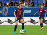 Keira Walsh plays during the match between FC Barcelona Women and Real Sociedad Women, corresponding to week 2 of the Liga F, at the Johan C...