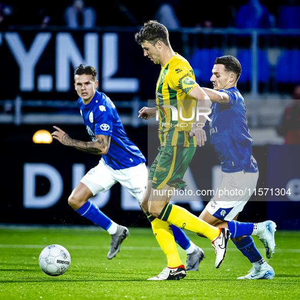 ADO Den Haag player Jari Vlak and FC Den Bosch player Torles Knoll during the match between Den Bosch and ADO at De Vliert for the Keuken Ka...