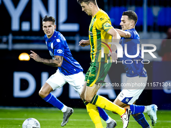 ADO Den Haag player Jari Vlak and FC Den Bosch player Torles Knoll during the match between Den Bosch and ADO at De Vliert for the Keuken Ka...