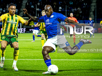 FC Den Bosch player Danzell Gravenberch and ADO Den Haag player Steven van der Sloot during the match between Den Bosch and ADO at De Vliert...