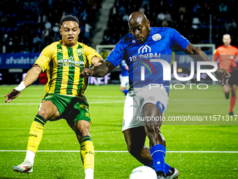 FC Den Bosch player Danzell Gravenberch and ADO Den Haag player Steven van der Sloot during the match between Den Bosch and ADO at De Vliert...