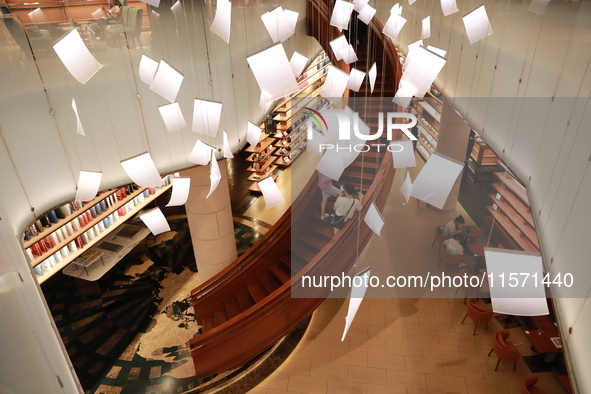 People visit TSUTAYA BOOKS in Xi'an, China, on September 13, 2024. On September 9, Xi'an TSUTAYA BOOKS issues a notice of closure and will c...