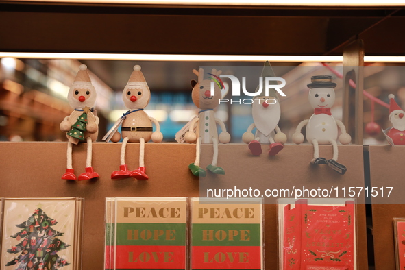 People visit TSUTAYA BOOKS in Xi'an, China, on September 13, 2024. On September 9, Xi'an TSUTAYA BOOKS issues a notice of closure and will c...