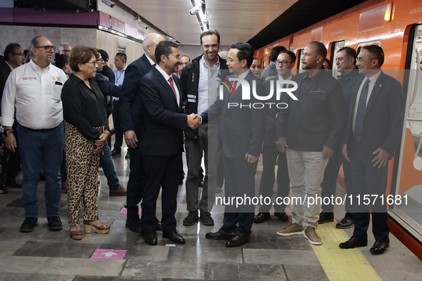 At the center, Marti Batres (left), head of the Mexico City government, and Zhang Run (right), His Excellency Ambassador of the People's Rep...