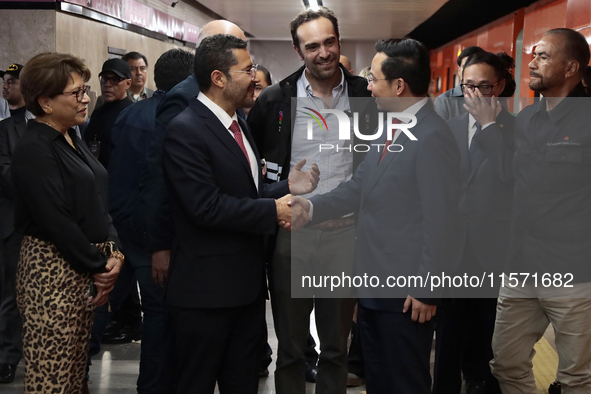 At the center, Marti Batres (left), head of the Mexico City government, and Zhang Run (right), His Excellency Ambassador of the People's Rep...