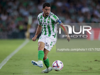 Pablo Fornals of Real Betis passes the ball during the La Liga EA Sports match between Real Betis and CD Leganes at Benito Villamarin in Sev...