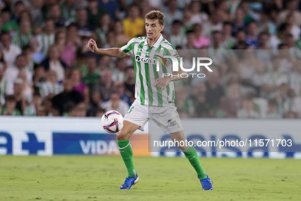 Diego Llorente of Real Betis controls the ball during the La Liga EA Sports match between Real Betis and CD Leganes at Benito Villamarin in...