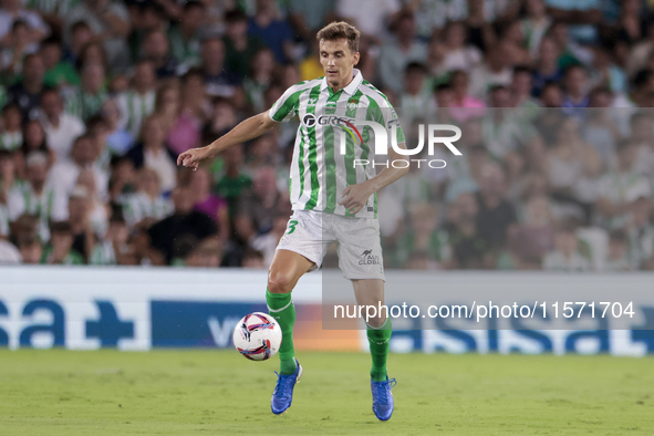 Diego Llorente of Real Betis controls the ball during the La Liga EA Sports match between Real Betis and CD Leganes at Benito Villamarin in...