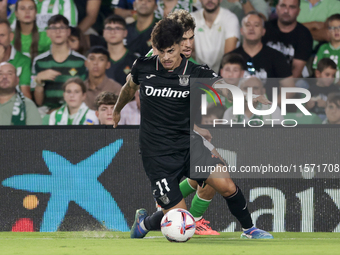 Juan Cruz of CD Leganes controls the ball during the La Liga EA Sports match between Real Betis and CD Leganes at Benito Villamarin in Sevil...