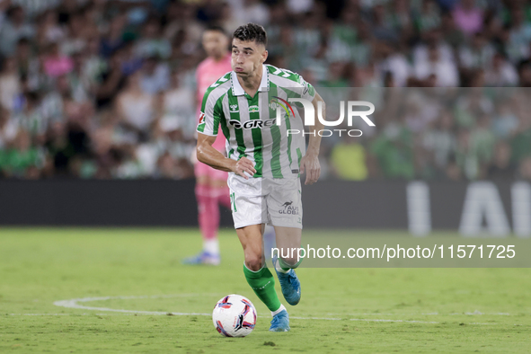 Marc Roca of Real Betis runs with the ball during the La Liga EA Sports match between Real Betis and CD Leganes at Benito Villamarin in Sevi...