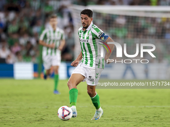 Pablo Fornals of Real Betis passes the ball during the La Liga EA Sports match between Real Betis and CD Leganes at Benito Villamarin in Sev...