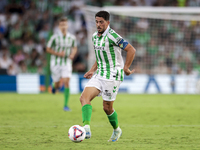 Pablo Fornals of Real Betis passes the ball during the La Liga EA Sports match between Real Betis and CD Leganes at Benito Villamarin in Sev...