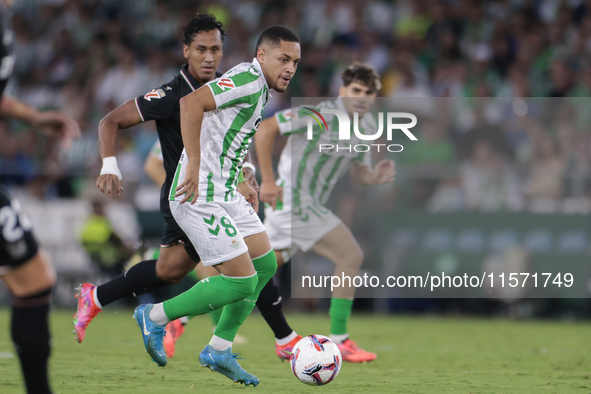 Vitor Roque of Real Betis runs with the ball during the La Liga EA Sports match between Real Betis and CD Leganes at Benito Villamarin in Se...