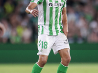 Pablo Fornals of Real Betis controls the ball during the La Liga EA Sports match between Real Betis and CD Leganes at Benito Villamarin in S...