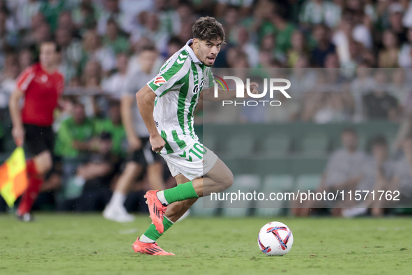 Ez Abde of Real Betis runs with the ball during the La Liga EA Sports match between Real Betis and CD Leganes at Benito Villamarin in Sevill...