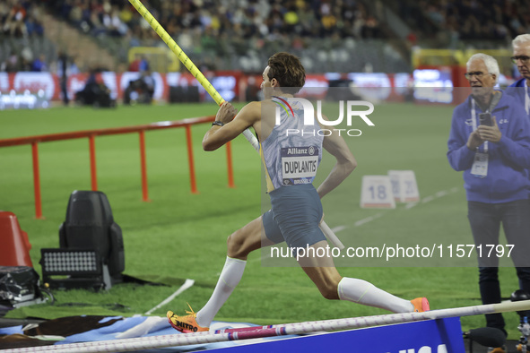 Armand Duplantis of Sweden competes in the Men's Pole Vault during the Wanda Diamond League 2024 final event, an athletics meeting. Armand G...