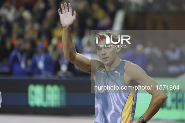 Armand Duplantis of Sweden waves as he competes in the Men's Pole Vault during the Wanda Diamond League 2024 final event, an athletics meeti...