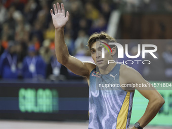 Armand Duplantis of Sweden waves as he competes in the Men's Pole Vault during the Wanda Diamond League 2024 final event, an athletics meeti...