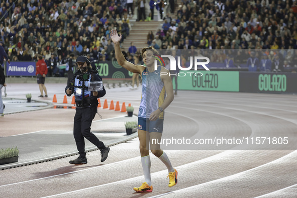 Armand Duplantis of Sweden waves as he competes in the Men's Pole Vault during the Wanda Diamond League 2024 final event, an athletics meeti...