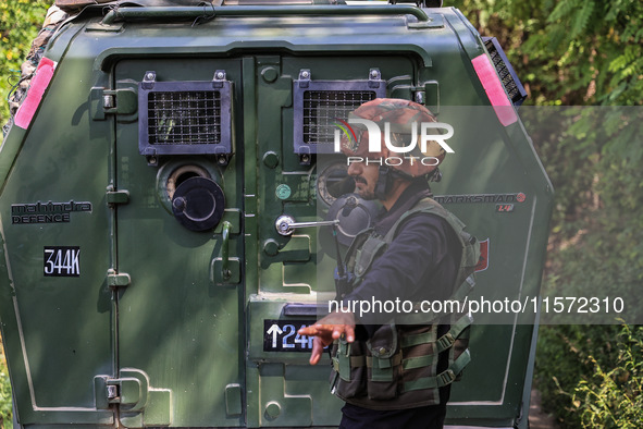 Indian Army, JK Police, and CRPF personnel rush towards the site where an encounter breaks out between security forces and militants at Chec...