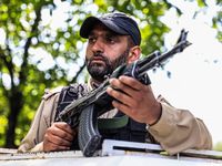 Indian security officials move towards an encounter site between militants and security forces in Check Kreeri Tapper in Baramulla, Jammu an...