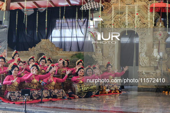 Pendet and Puspanjali dancers, accompanied by the Gong Kebyar art, enlivened the Pujawali ceremonies at the Parahyangan Agung Jagatkartta Te...