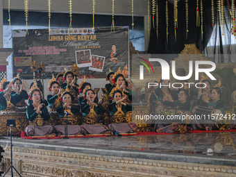 Pendet and Puspanjali dancers, accompanied by the Gong Kebyar art, enlivened the Pujawali ceremonies at the Parahyangan Agung Jagatkartta Te...