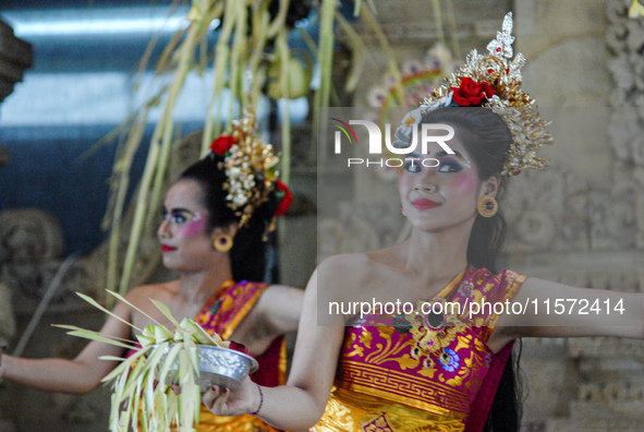 Pendet and Puspanjali dancers, accompanied by the Gong Kebyar art, enlivened the Pujawali ceremonies at the Parahyangan Agung Jagatkartta Te...