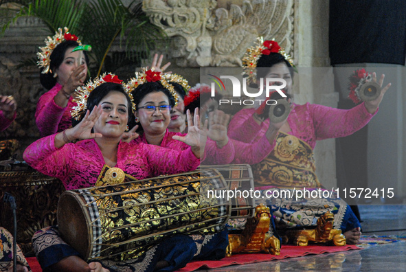 Pendet and Puspanjali dancers, accompanied by the Gong Kebyar art, enlivened the Pujawali ceremonies at the Parahyangan Agung Jagatkartta Te...